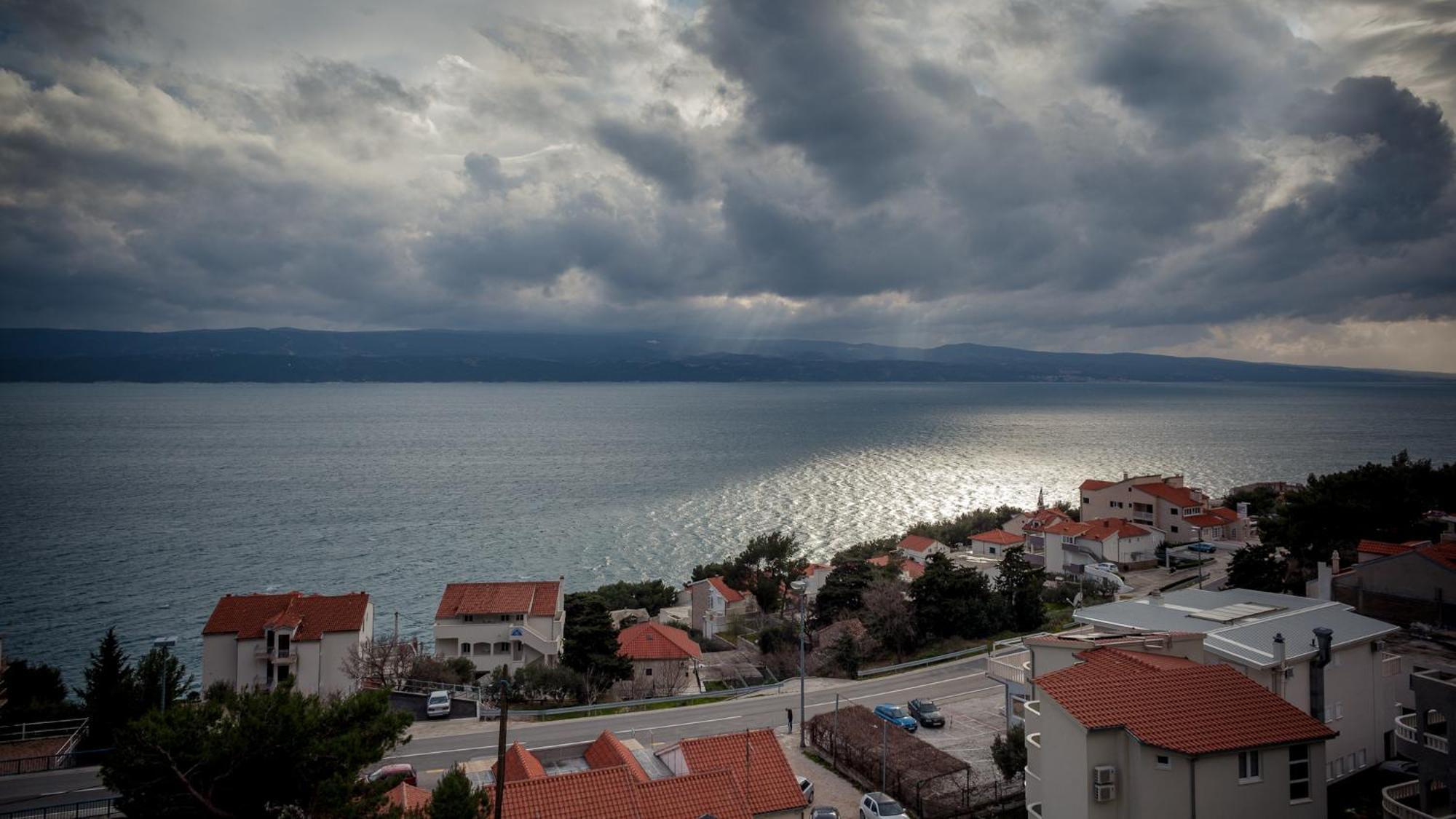 Apartments Toni Omis Exterior photo